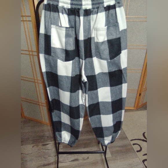 Sweatpants - Picture 3 of 4